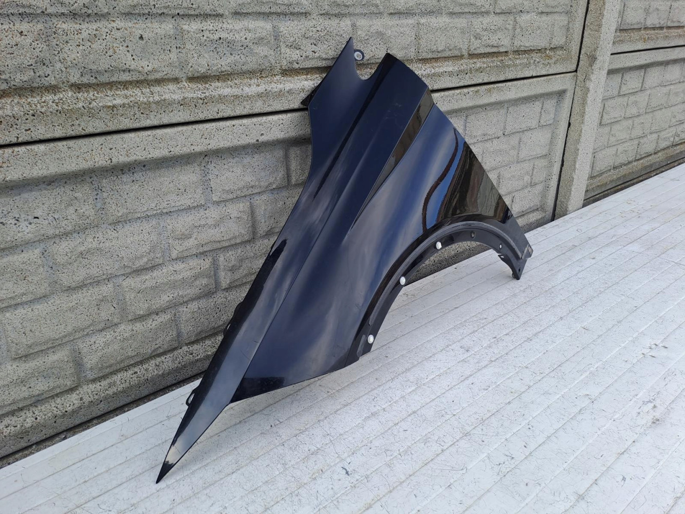 SEAT ARONA BŁOTNIK PRZEDNI LEWY - (15492817531)