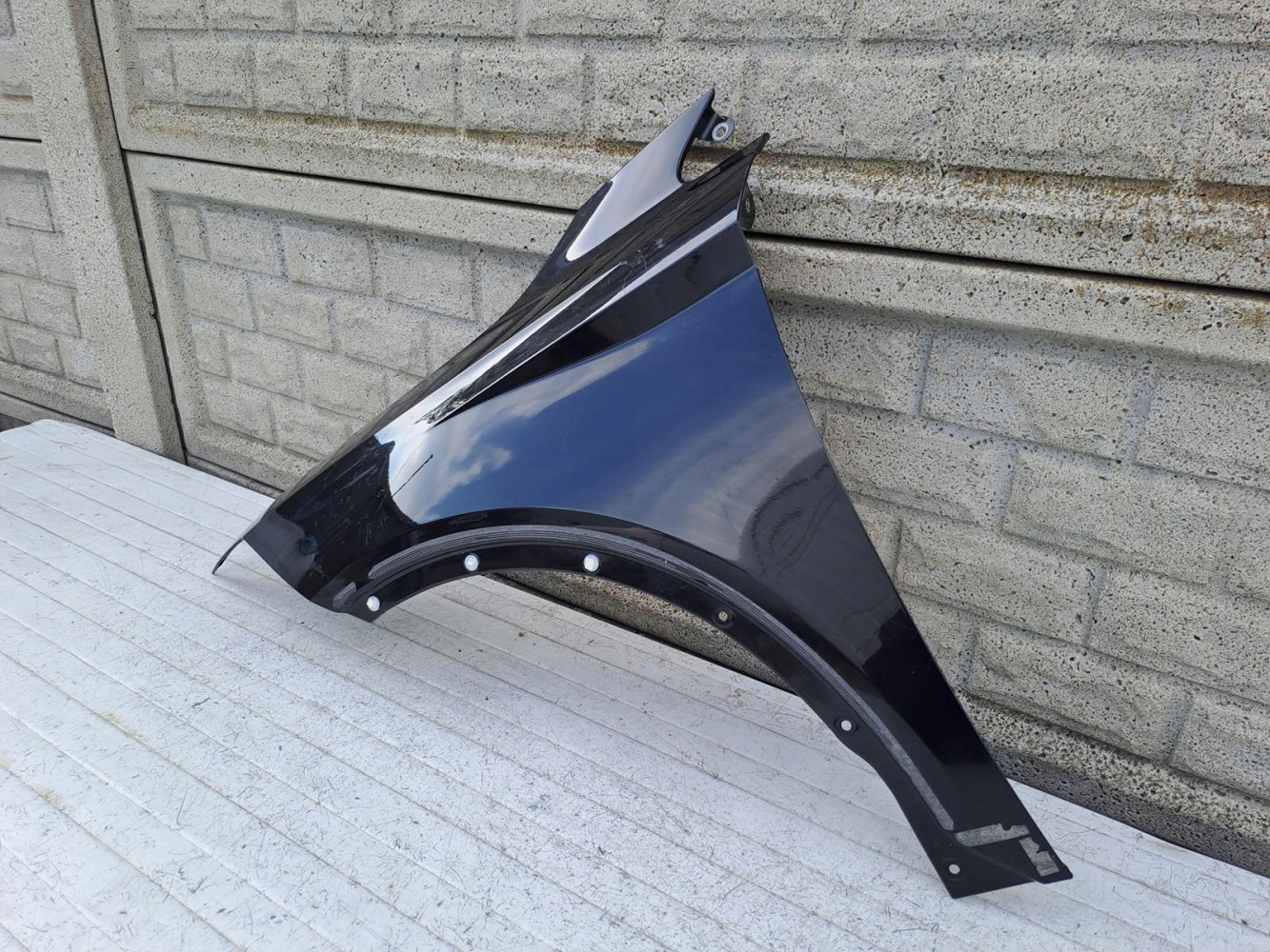 SEAT ARONA BŁOTNIK PRZEDNI LEWY - (15492817531)