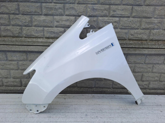 TOYOTA PRIUS PLUS BŁOTNIK PRZEDNI LEWY - (15492872589)