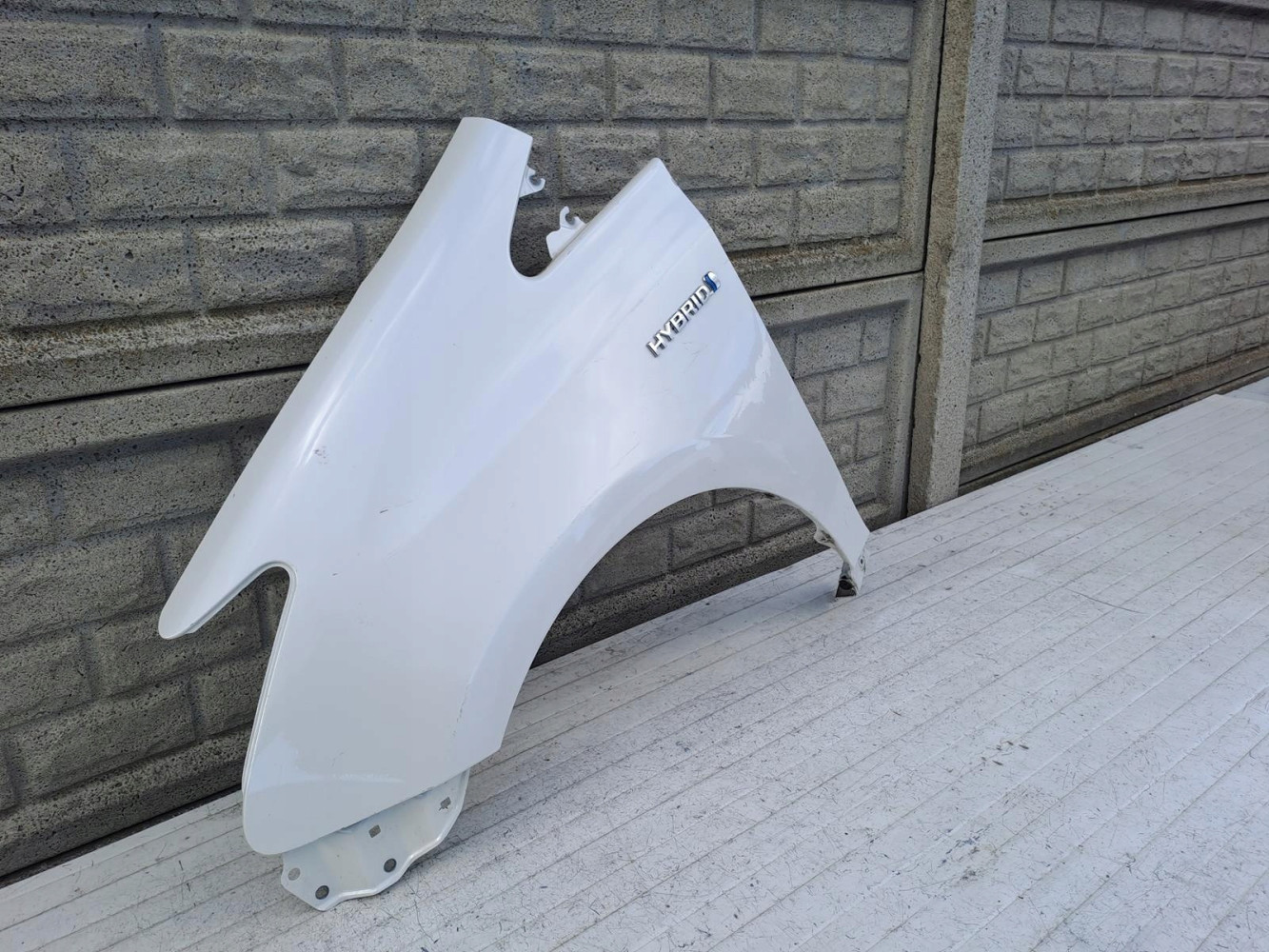 TOYOTA PRIUS PLUS BŁOTNIK PRZEDNI LEWY - (15492872589)