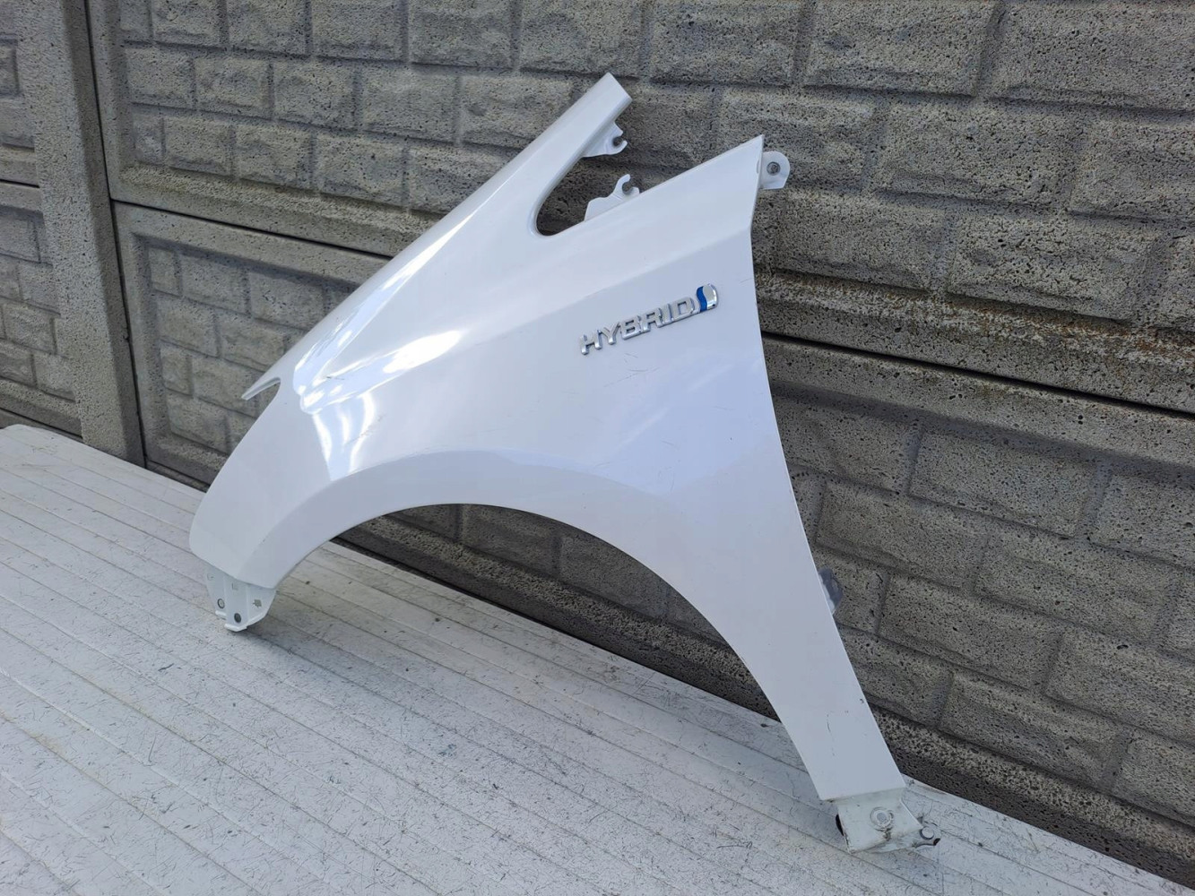TOYOTA PRIUS PLUS BŁOTNIK PRZEDNI LEWY - (15492872589)
