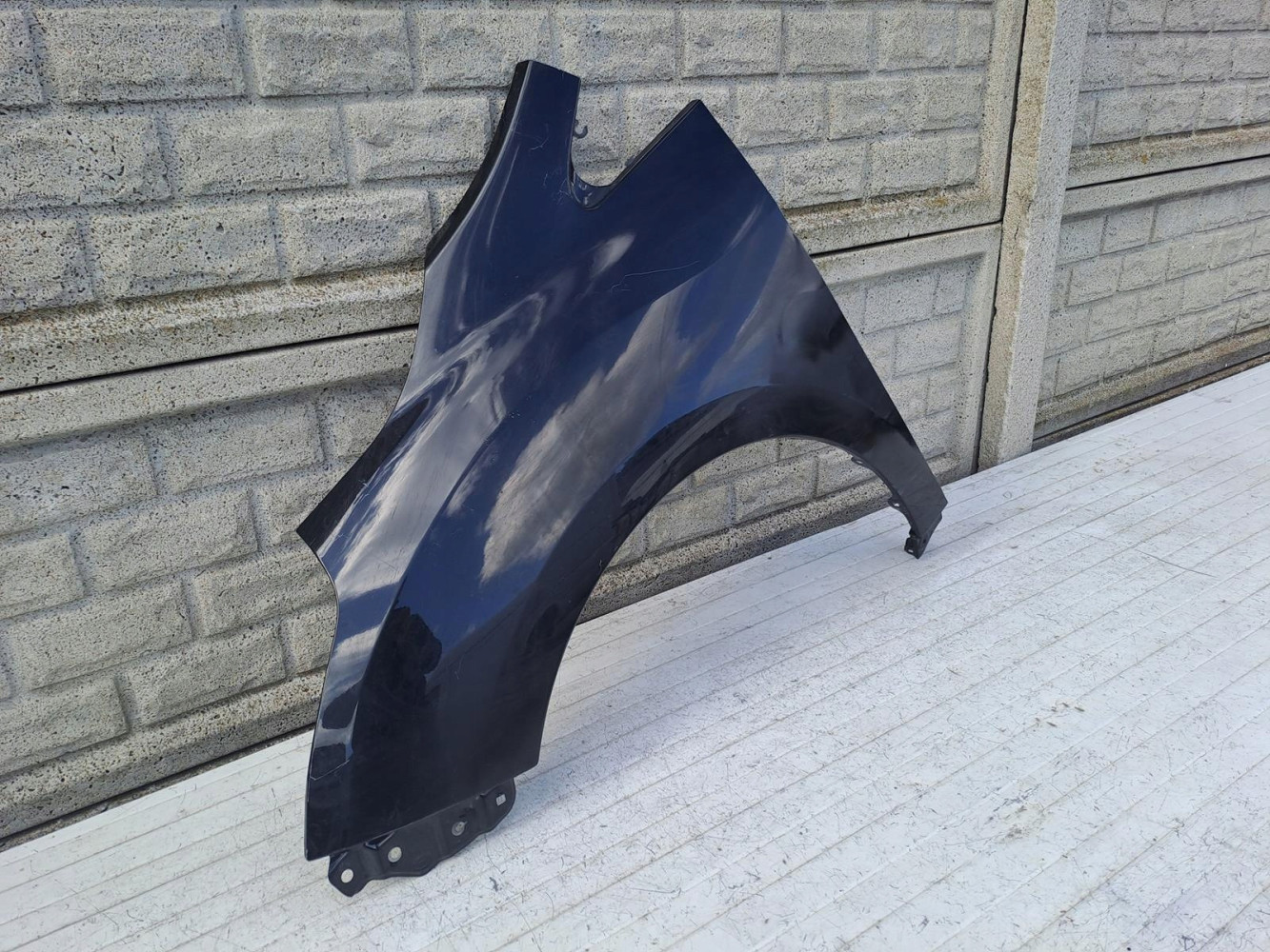 TOYOTA VERSO LIFT BŁOTNIK PRZEDNI LEWY - (15492900327)