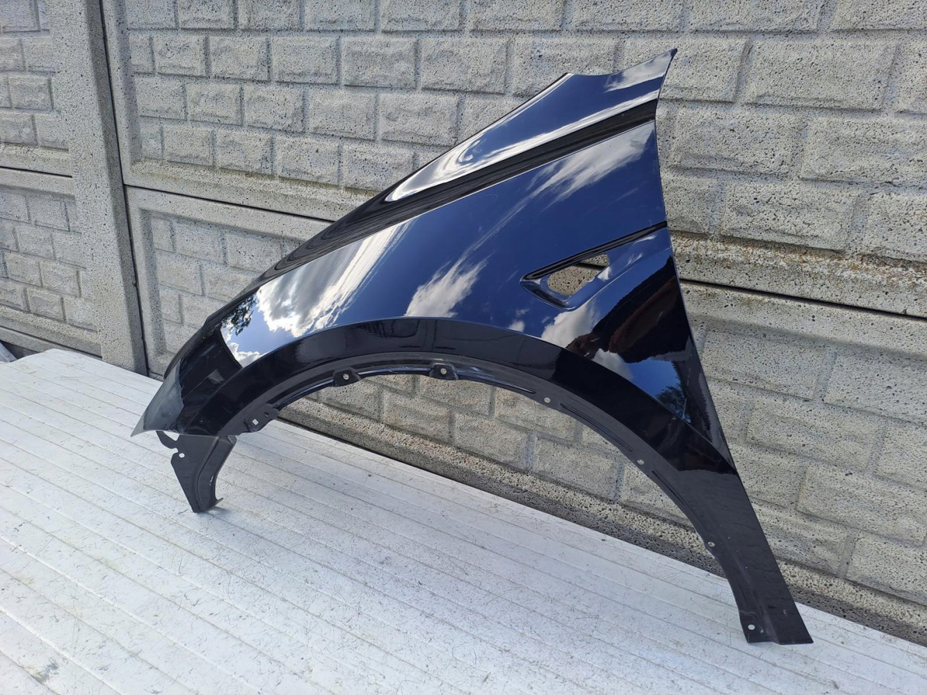 TESLA Y MODEL Y BŁOTNIK PRZEDNI LEWY - (15492907583)
