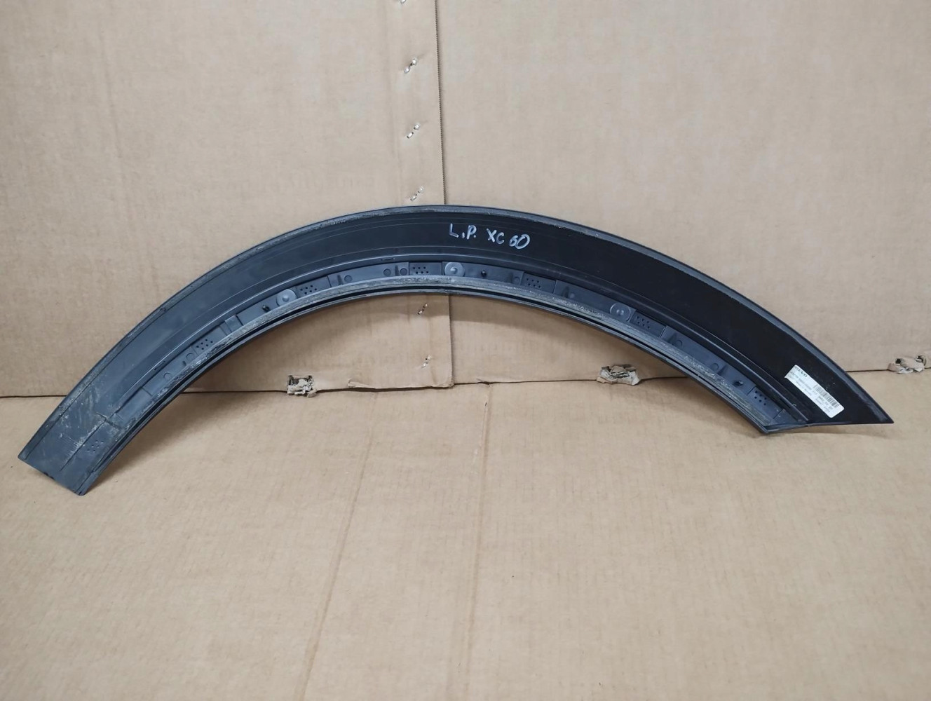 VOLVO XC60 2 II nakładka listwa błotnika LEWA 316502205 - (15507690291)