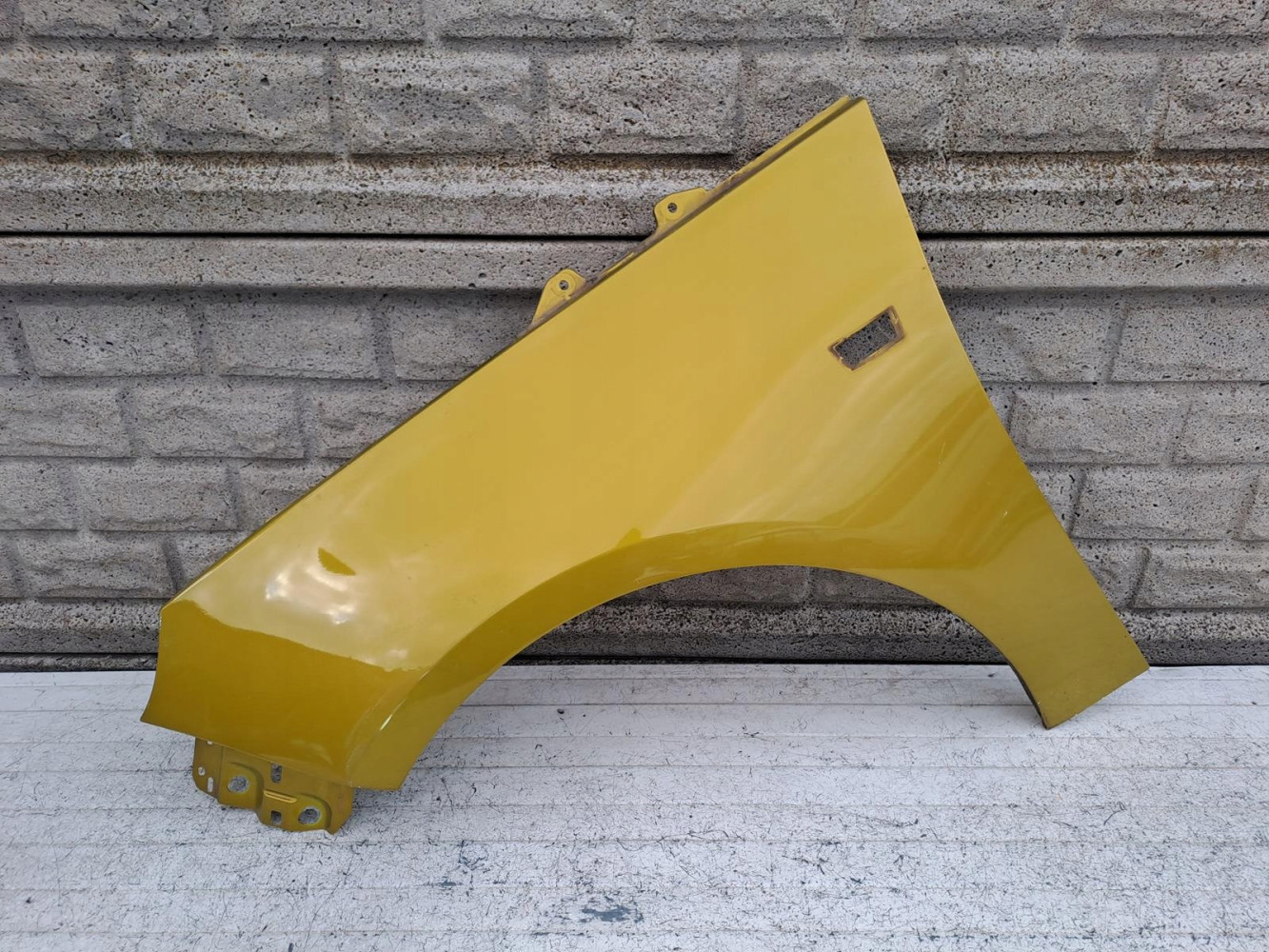 OPEL ADAM BŁOTNIK PRZEDNI LEWY - (15535624460)