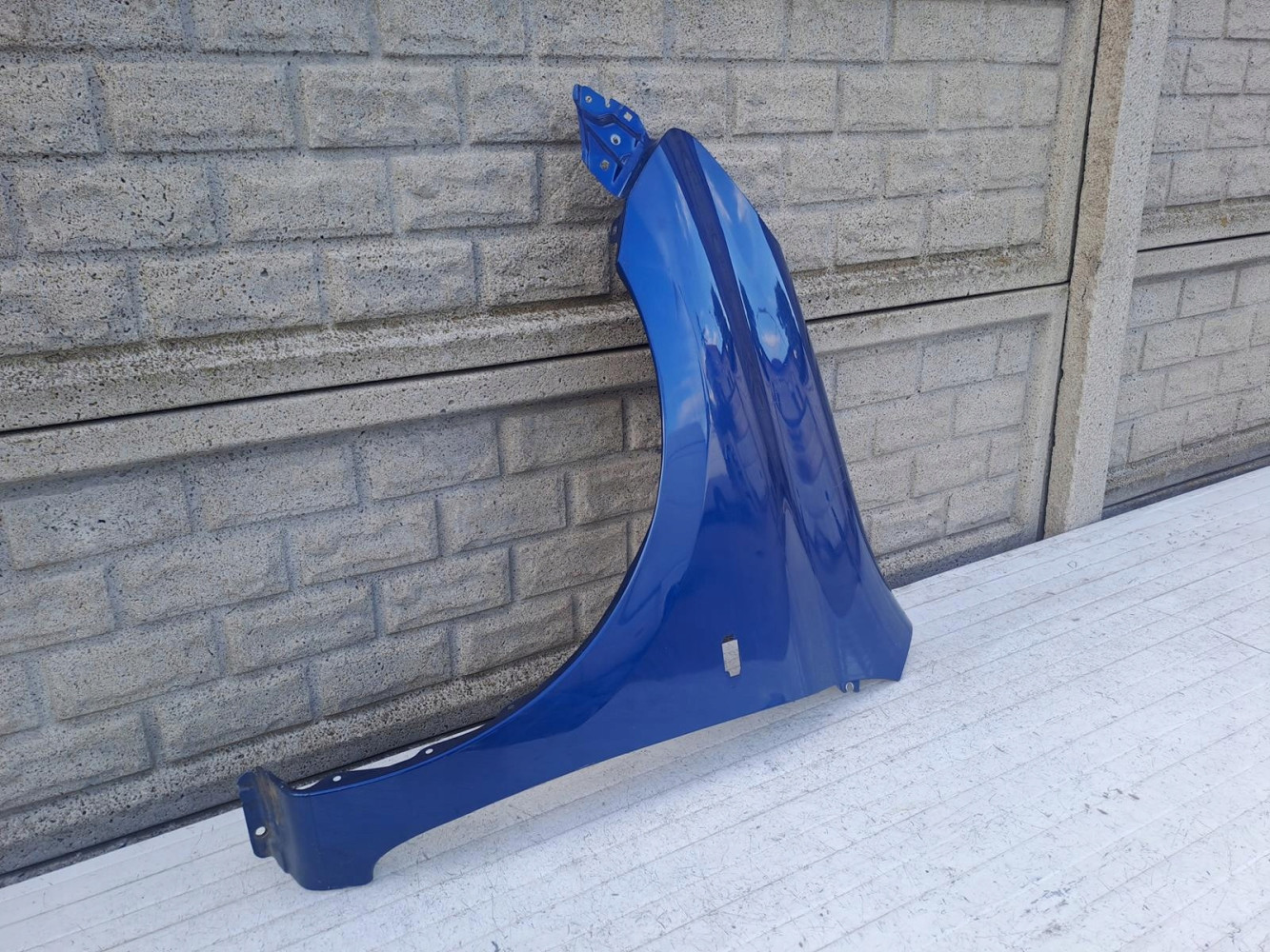 NISSAN MICRA K13 LIFT 13-18 BŁOTNIK PRZEDNI LEWY - (15592221815)
