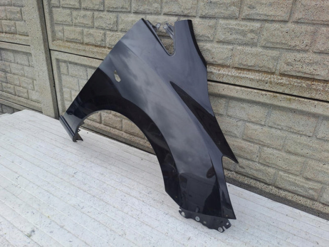MAZDA 5 V 10-18 BŁOTNIK PRZEDNI PRAWY - (15599585843)