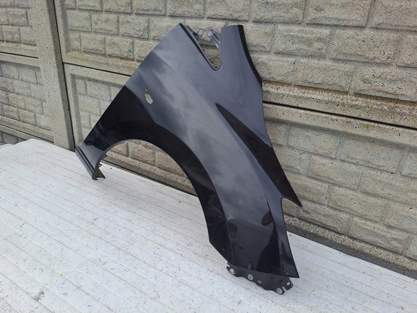 MAZDA 5 V 10-18 BŁOTNIK PRZEDNI PRAWY - (15599585843)