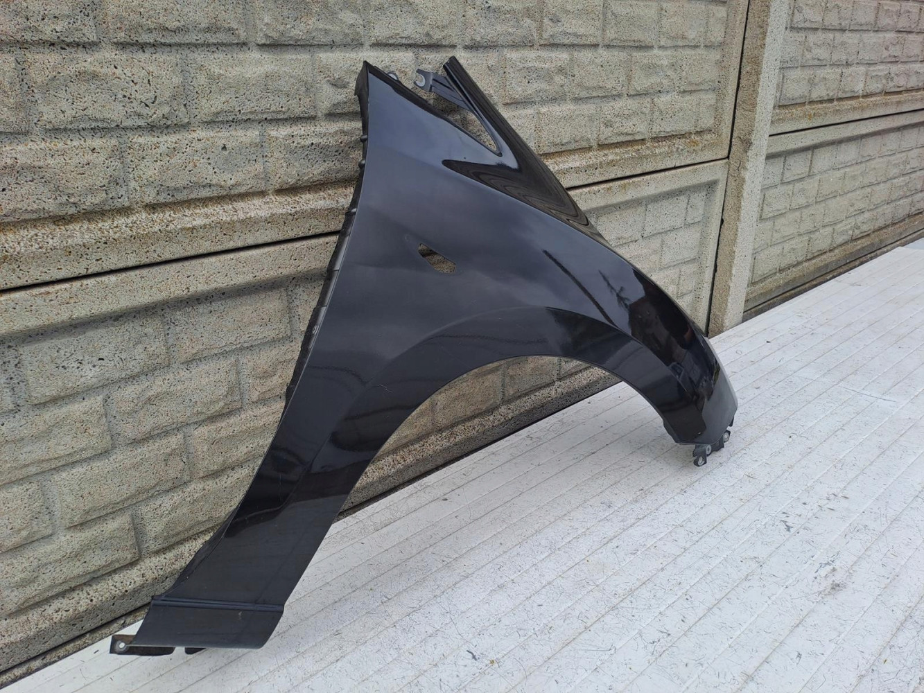 MAZDA 5 V 10-18 BŁOTNIK PRZEDNI PRAWY - (15599585843)