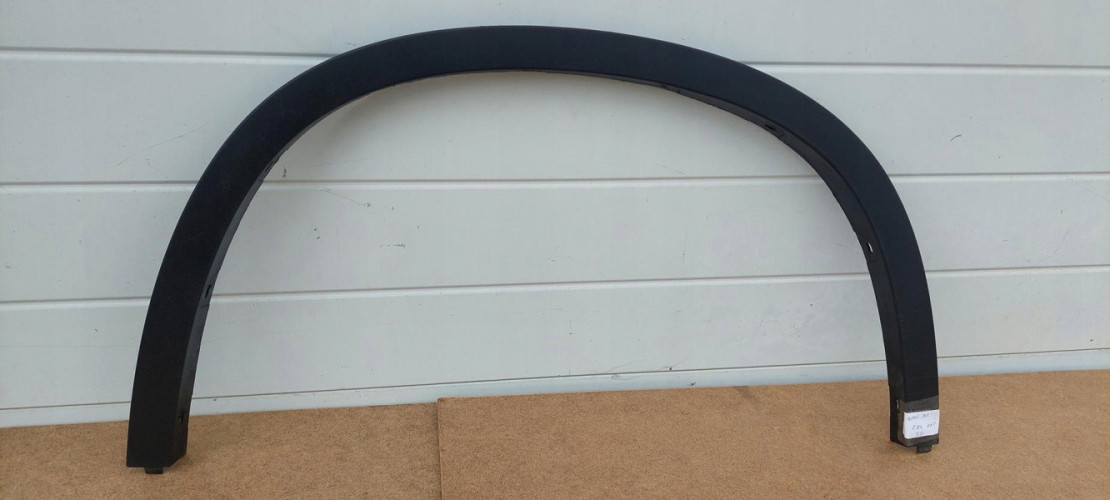 BMW X1 E 84 listwa prawa - (15640180563)