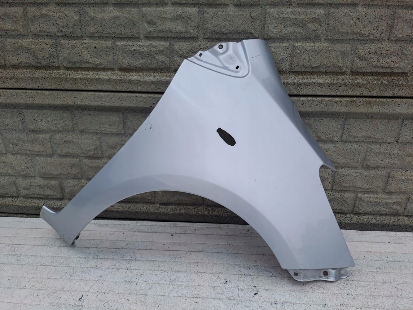 TOYOTA YARIS 2 II 05-12 BŁOTNIK PRAWY PRZÓD - (15640499050)