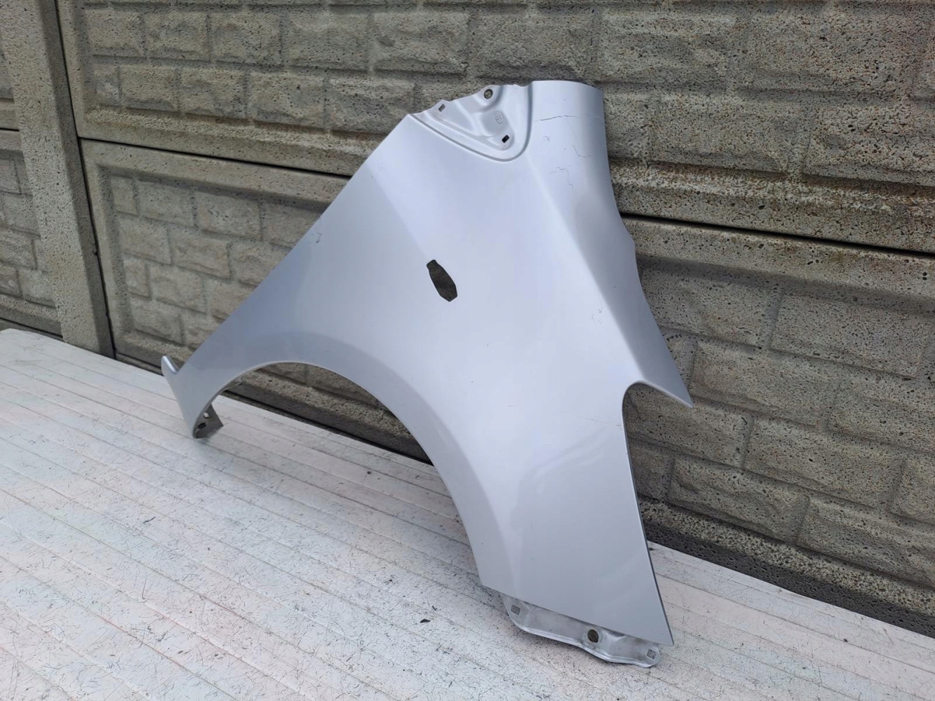 TOYOTA YARIS 2 II 05-12 BŁOTNIK PRAWY PRZÓD - (15640499050)