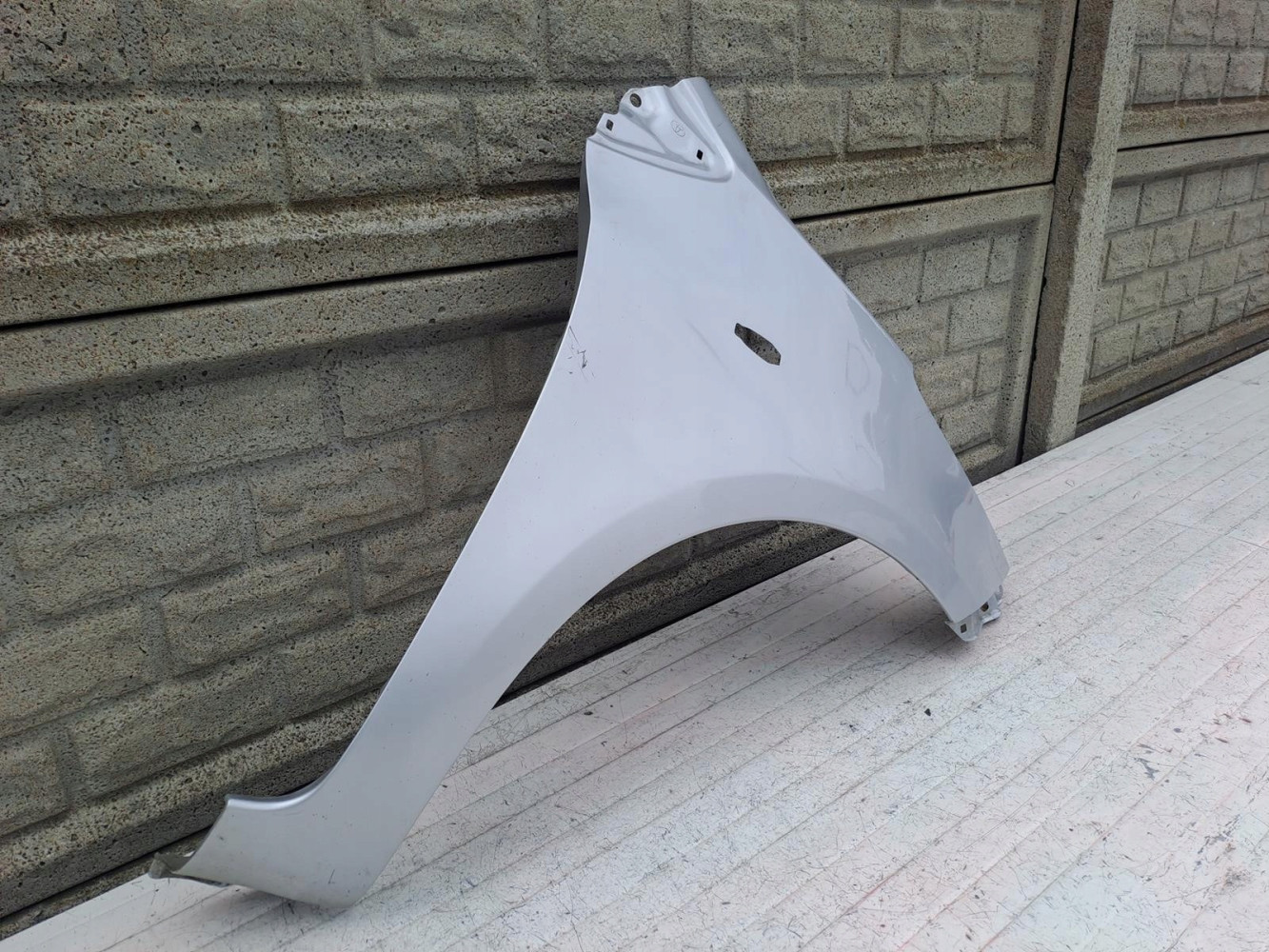 TOYOTA YARIS 2 II 05-12 BŁOTNIK PRAWY PRZÓD - (15640499050)