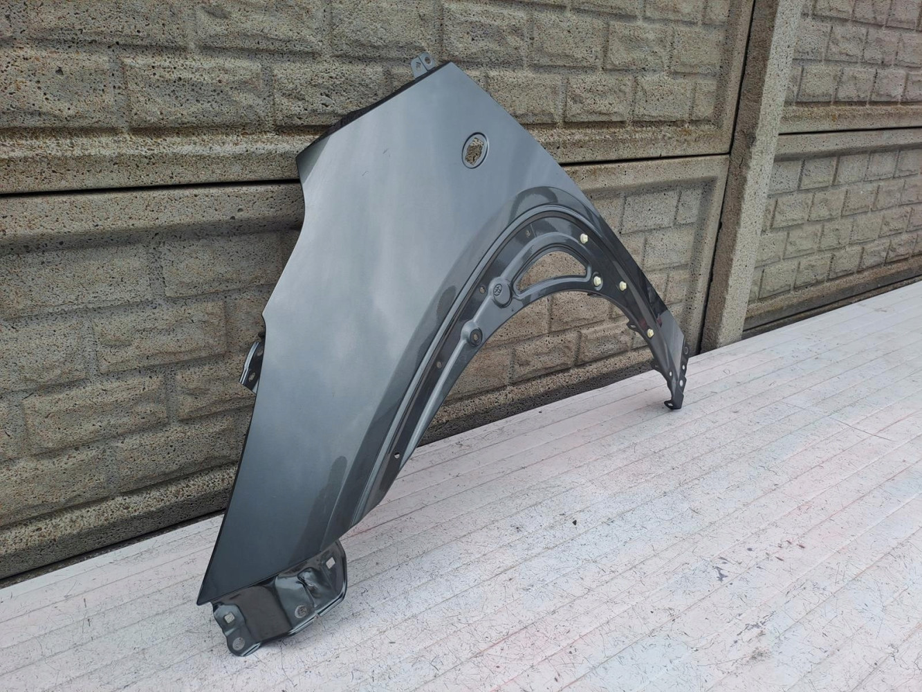 BŁOTNIK LEWY PRZÓD TOYOTA AYGO X 22-24 - (15640519113)