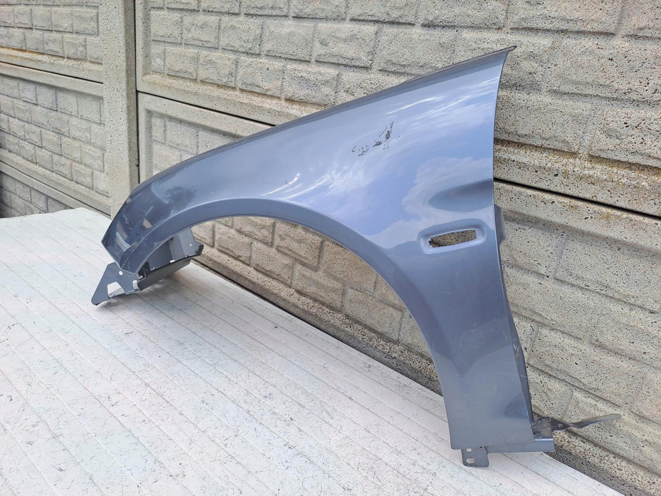 RENAULT ALPINE BŁOTNIK PRZEDNI LEWY - (15647936927)