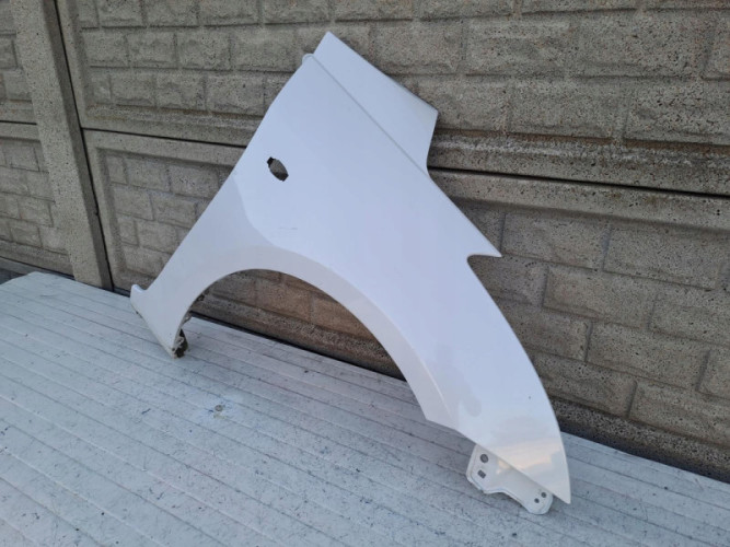 SUZUKI SWIFT Mk7 10-17 BŁOTNIK PRZEDNI PRAWY - (15655056769)