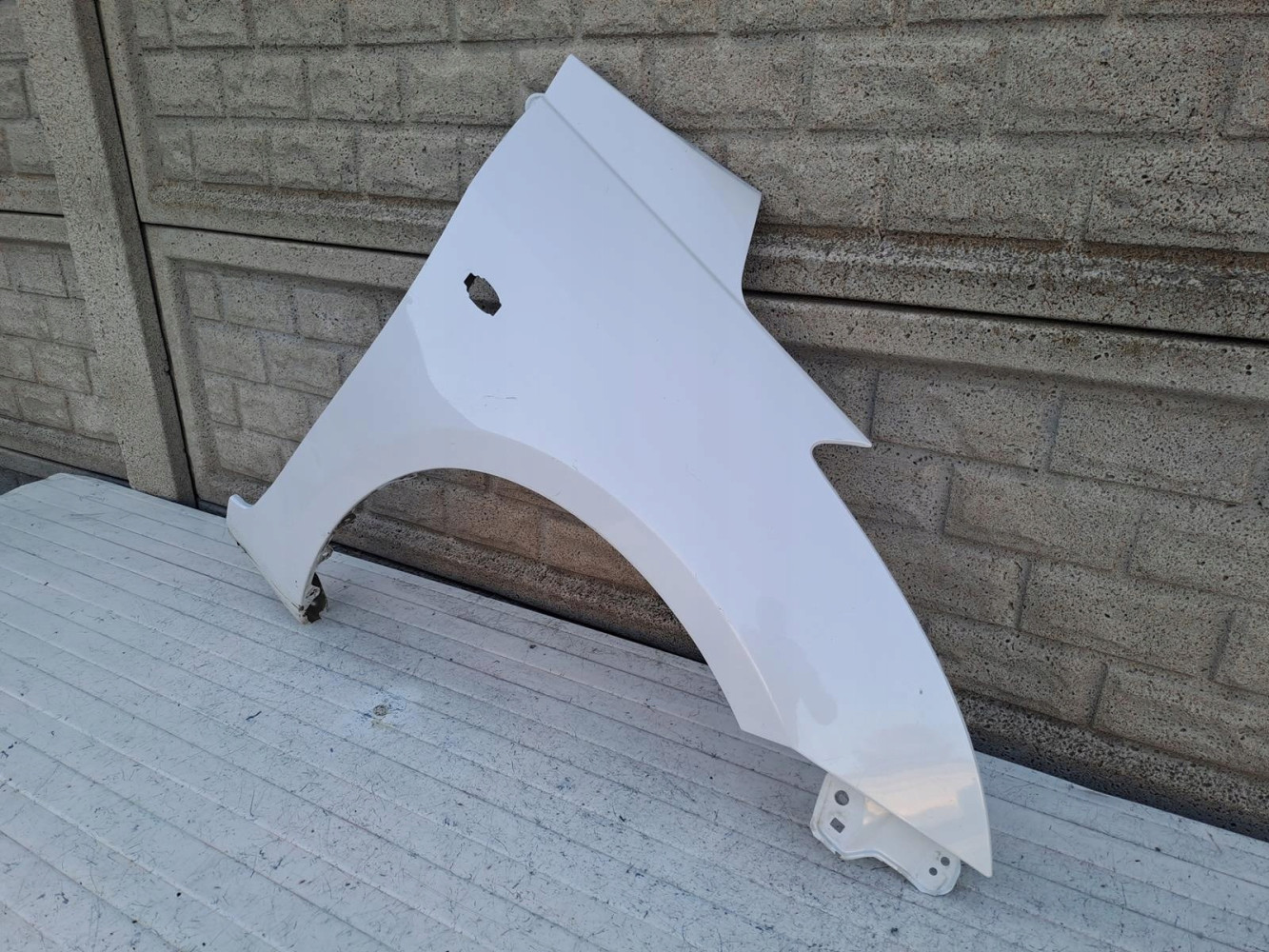 SUZUKI SWIFT Mk7 10-17 BŁOTNIK PRZEDNI PRAWY - (15655056769)