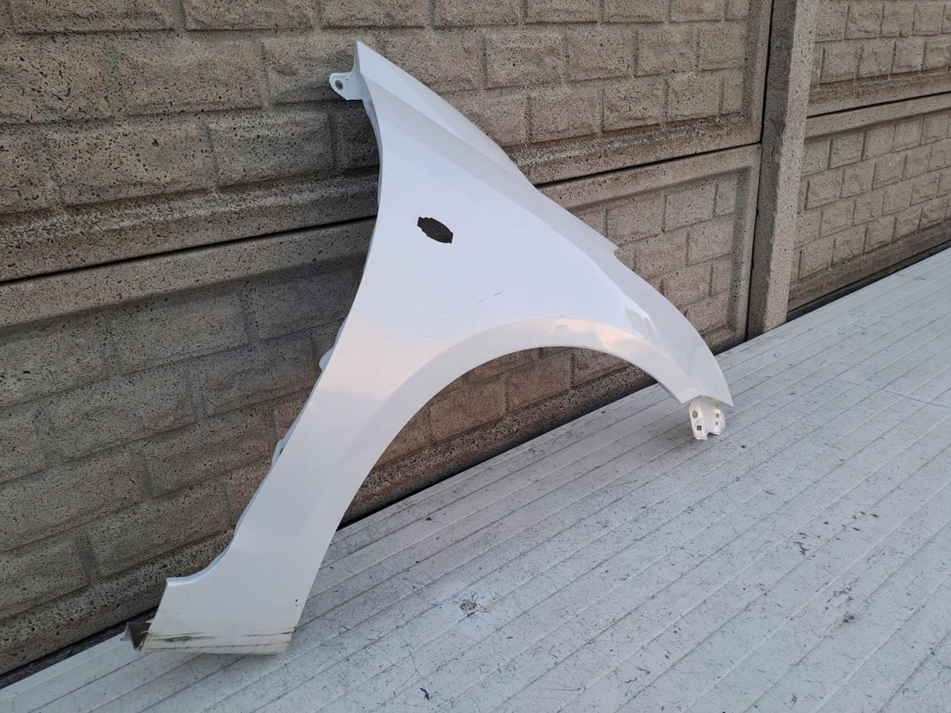 SUZUKI SWIFT Mk7 10-17 BŁOTNIK PRZEDNI PRAWY - (15655056769)
