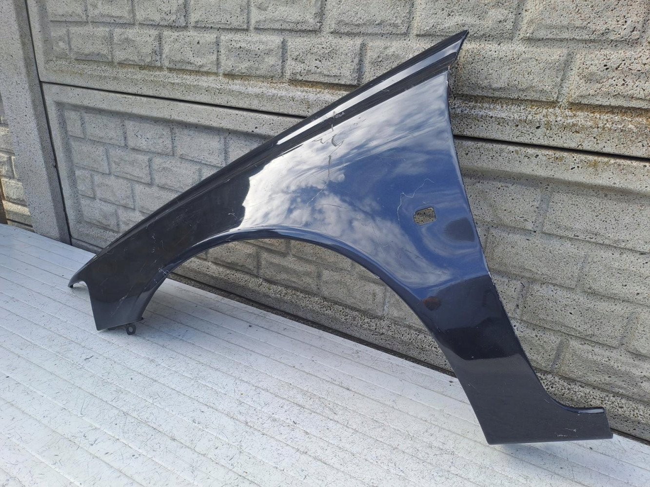 VOLVO V40 LIFT 00-04 BŁOTNIK PRZEDNI LEWY - (15655260884)