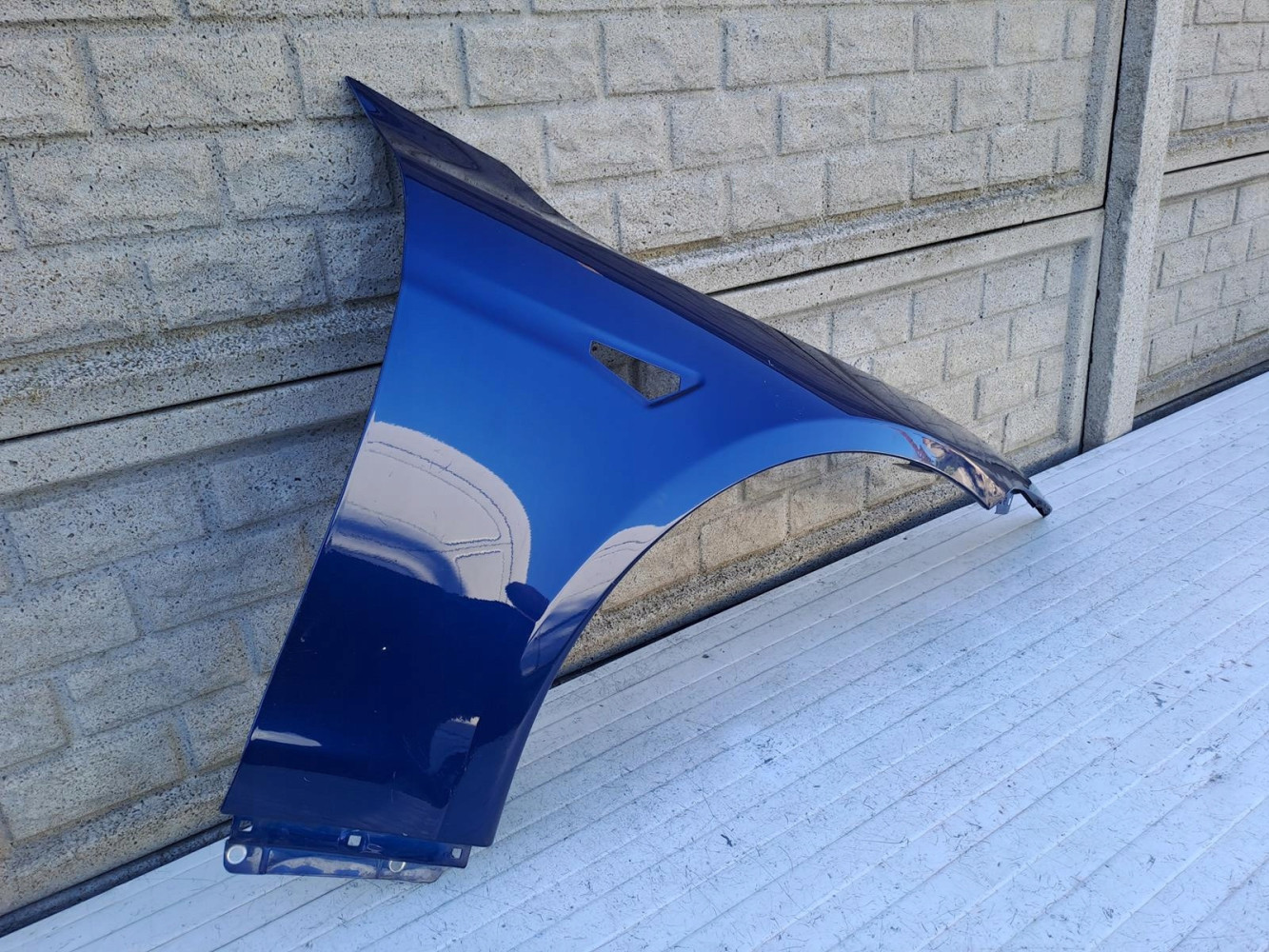TESLA MODEL S PLAID BŁOTNIK PRAWY PRZEDNI - (15662737171)