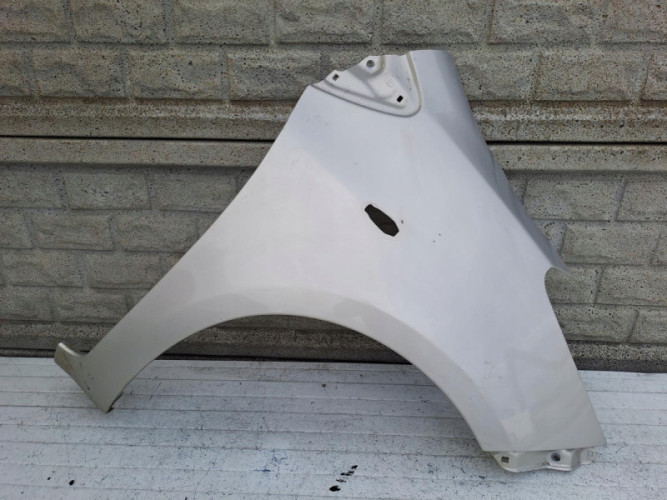 TOYOTA YARIS 2 II 05-12 BŁOTNIK PRAWY PRZÓD - (15685275060)