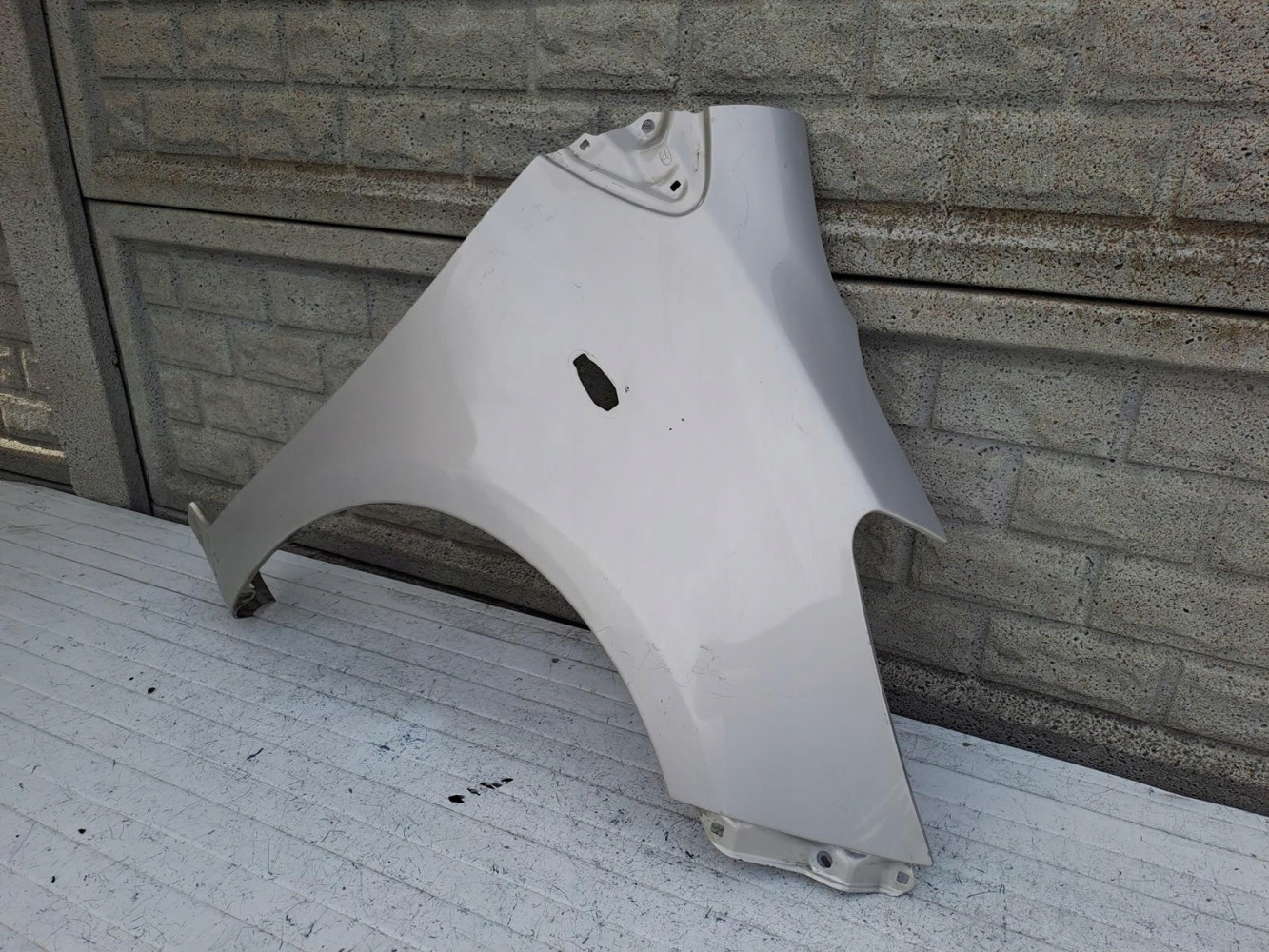 TOYOTA YARIS 2 II 05-12 BŁOTNIK PRAWY PRZÓD - (15685275060)