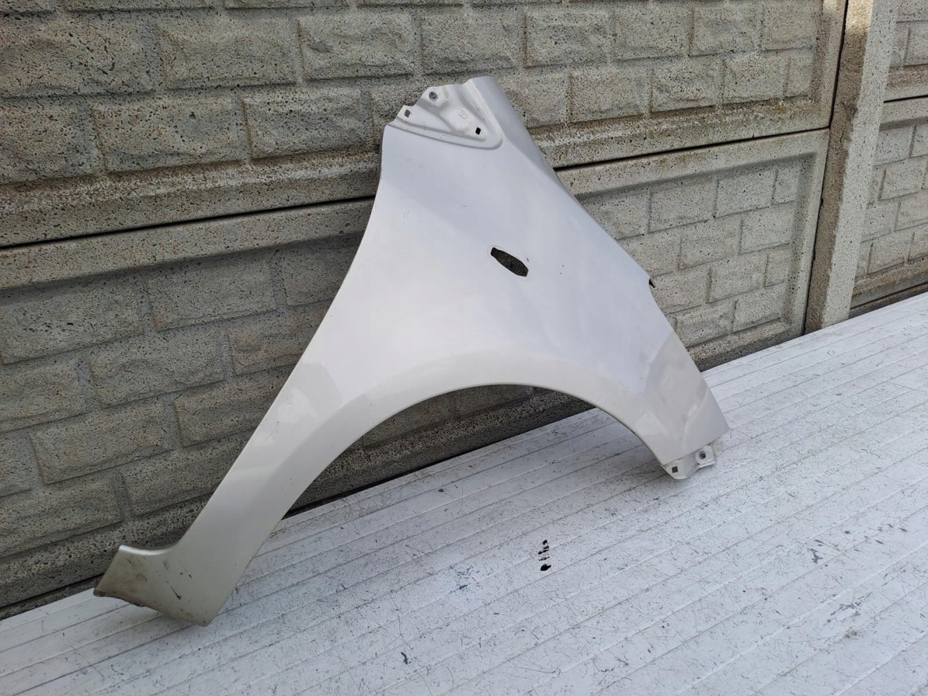 TOYOTA YARIS 2 II 05-12 BŁOTNIK PRAWY PRZÓD - (15685275060)