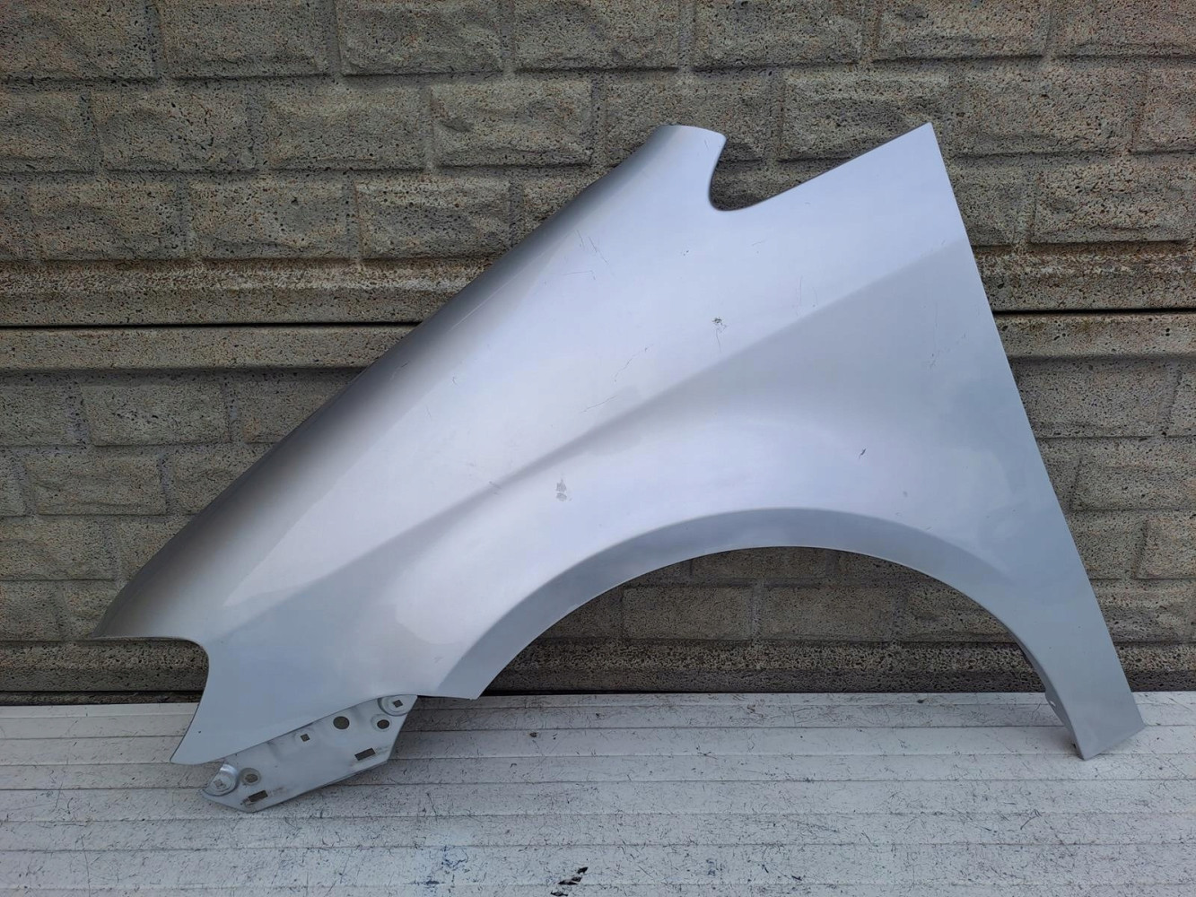 VW TOURAN LIFT BŁOTNIK LEWY 2007-2010 - (15685307221)