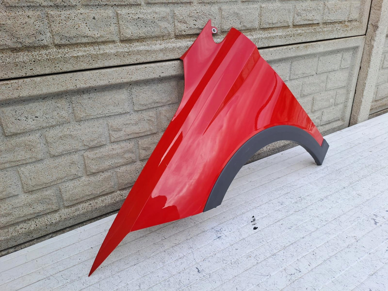 SEAT ARONA BŁOTNIK PRZEDNI LEWY - (15685380408)