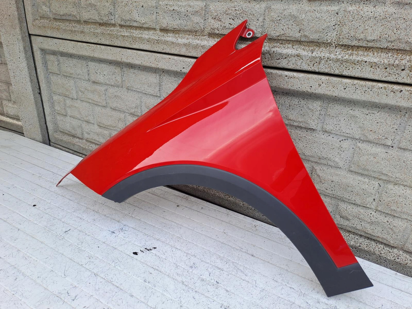 SEAT ARONA BŁOTNIK PRZEDNI LEWY - (15685380408)