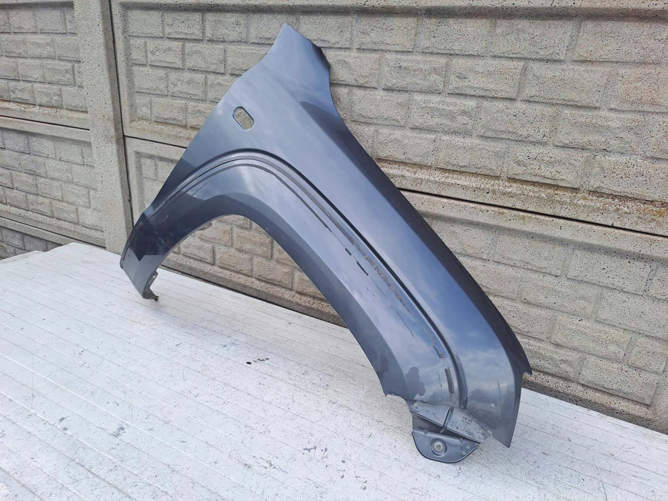 VW AMAROK 2H0 2016-2022 LIFT BŁOTNIK PRAWY PRZEDNI - (15692034616)