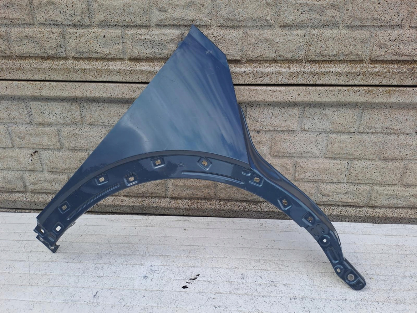 HYUNDAI IONIQ V 21-23 BŁOTNIK PRAWY PRZEDNI - (15692067937)