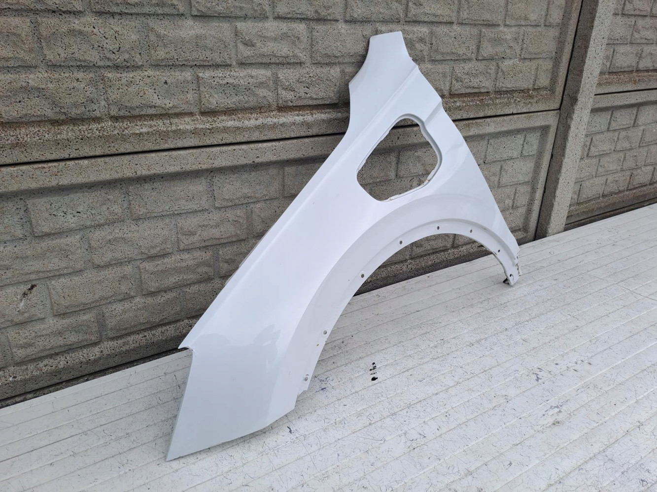 SEAT TARRACO HYBRYDA 21-24 BŁOTNIK PRZEDNI LEWY - (15713379376)