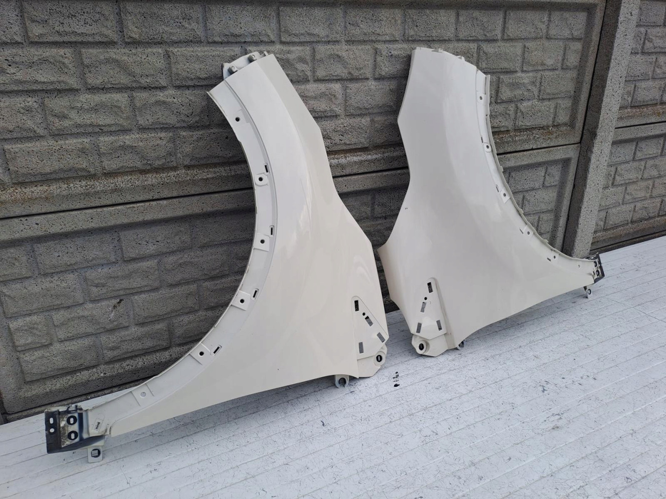 RENAULT CAPTUR 13-18 BŁOTNIK PRZEDNI PRAWY LEWY - (15729571666)