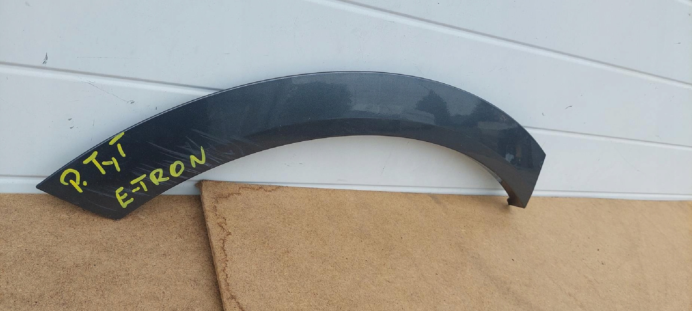 AUDI E TRON listwa prawy tyl - (15736234059)