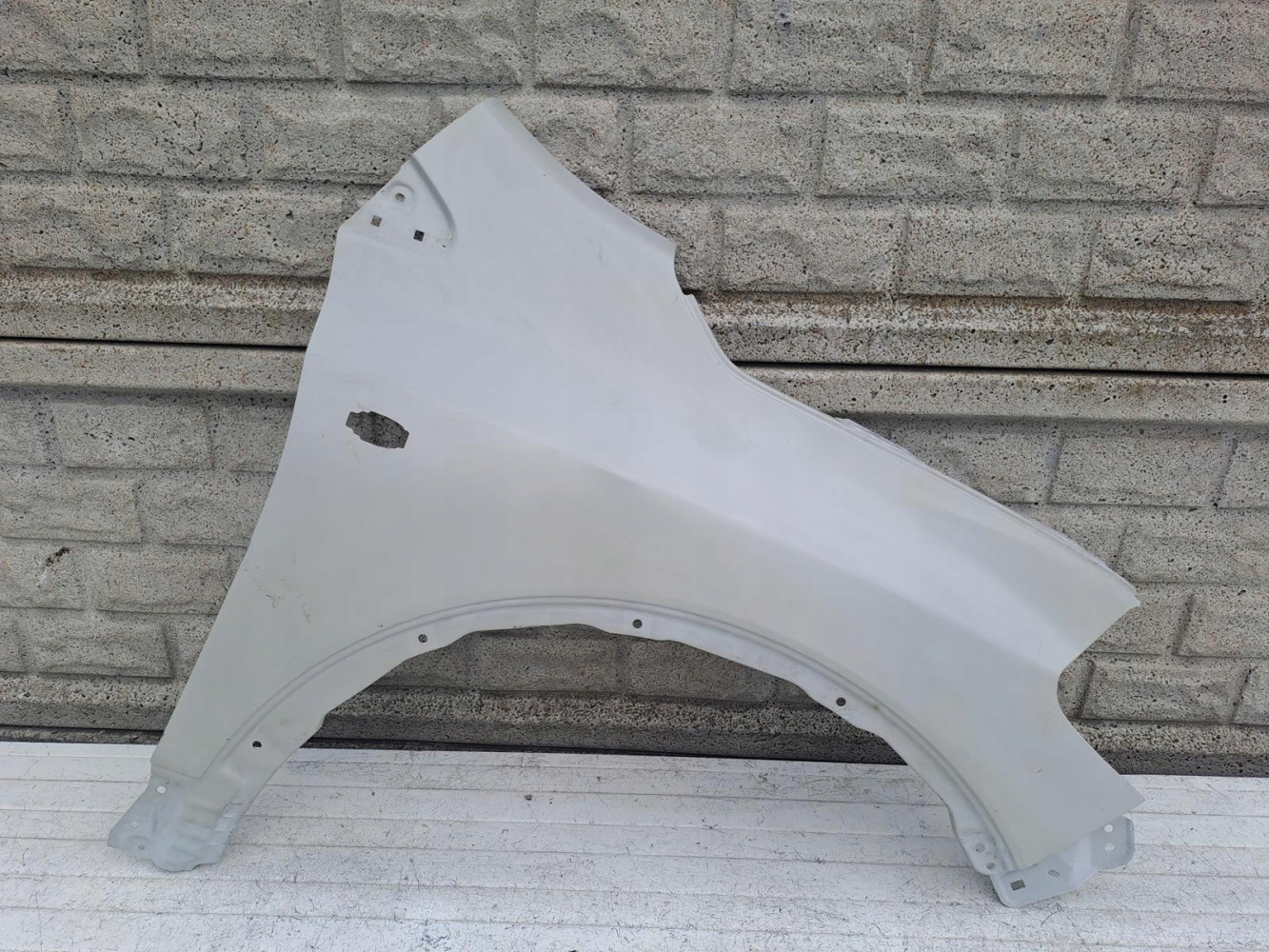 SUZUKI SX4 S CROSS 14-22 BŁOTNIK PRZEDNI PRAWY NOWY - (15736273857)