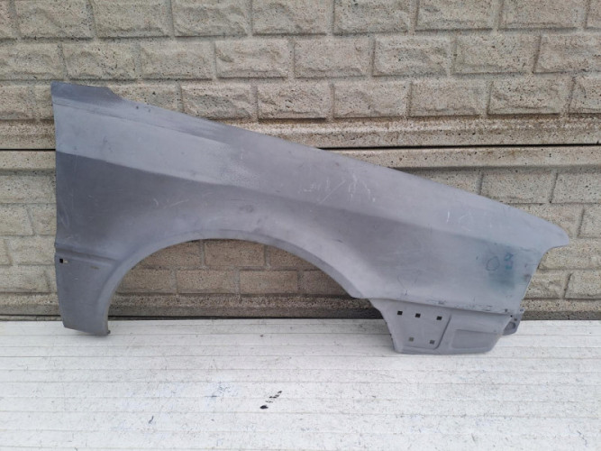 AUDI 80 B4 91-96 BŁOTNIK PRAWY PRZEDNI - (15743999330)