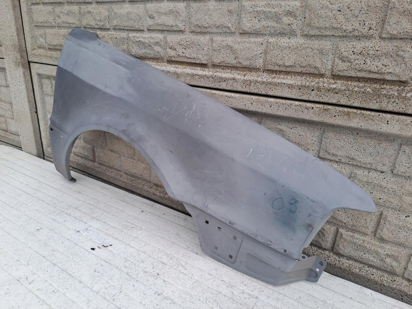 AUDI 80 B4 91-96 BŁOTNIK PRAWY PRZEDNI - (15743999330)