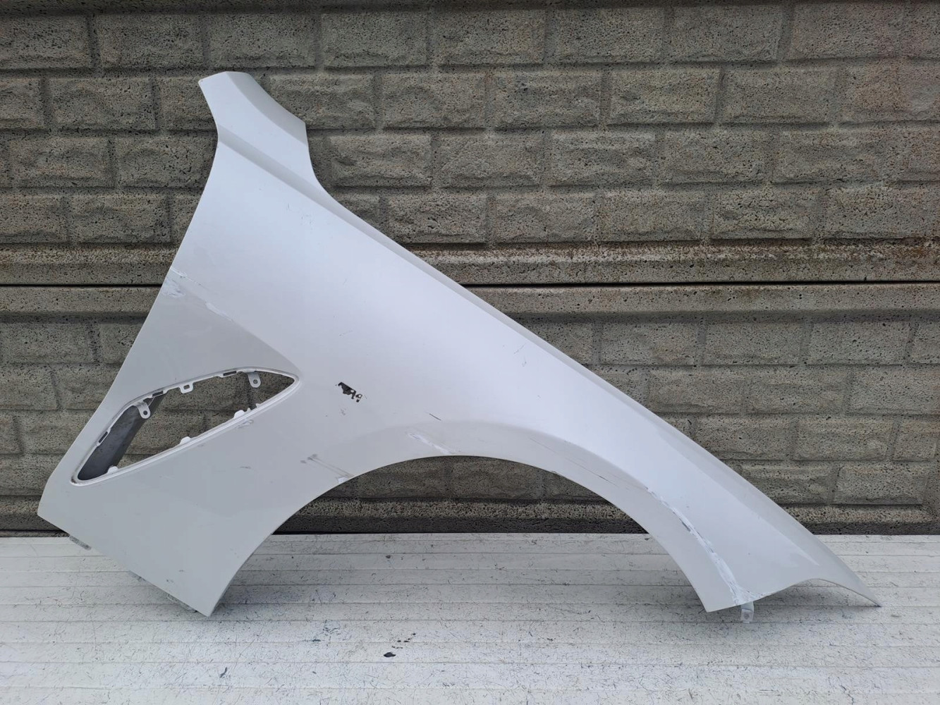 BMW serii 8 VIII G14 G15 G16 18-24 BŁOTNIK PRAWY - (15779736403)