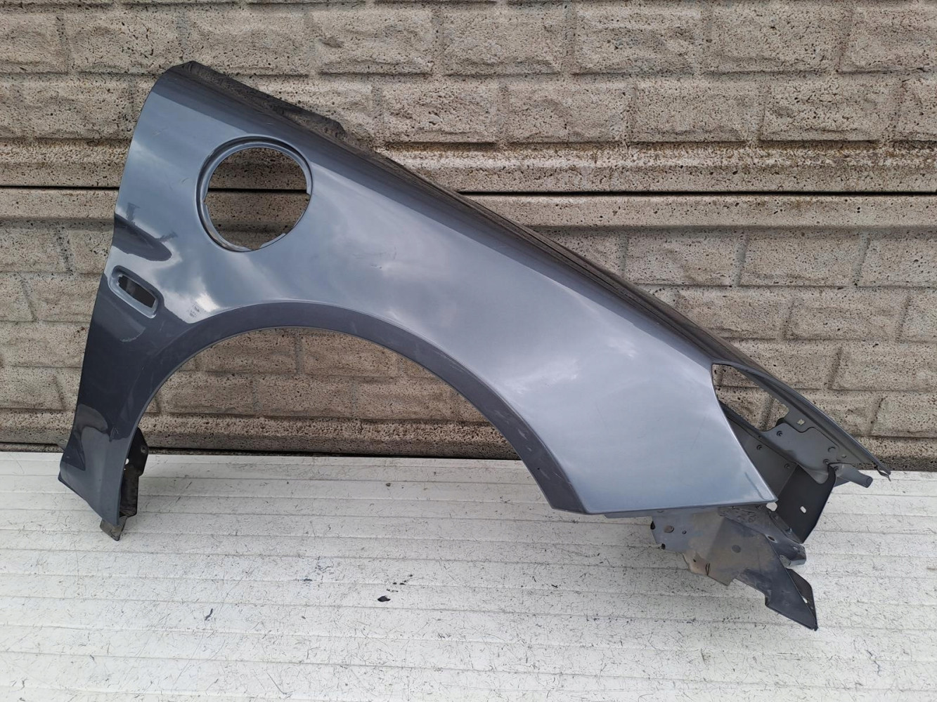 RENAULT ALPINE BŁOTNIK PRZEDNI PRAWY - (15779858100)