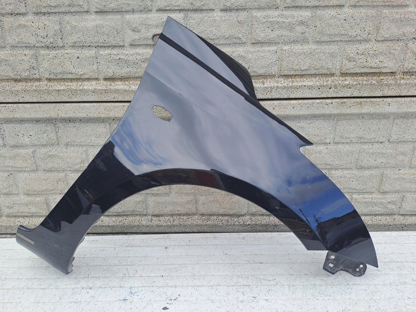 SUZUKI SWIFT Mk7 10-17 BŁOTNIK PRZEDNI PRAWY - (15786672536)
