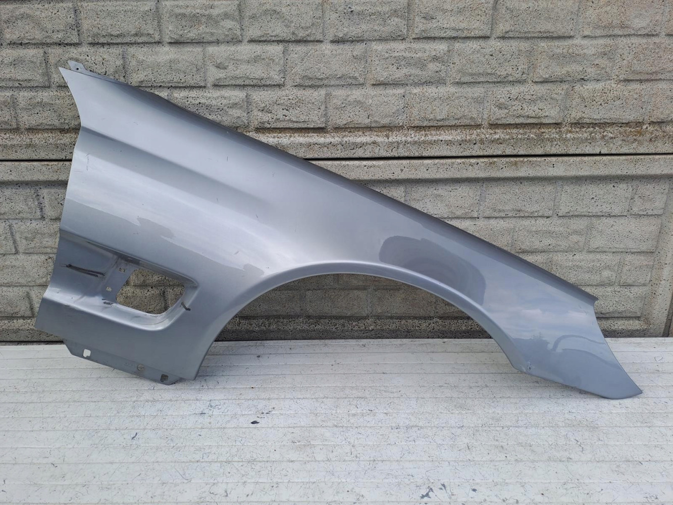MERCEDES SL230 SL 230 LIFT BŁOTNIK PRAWY PRZEDNI - (15800421491)