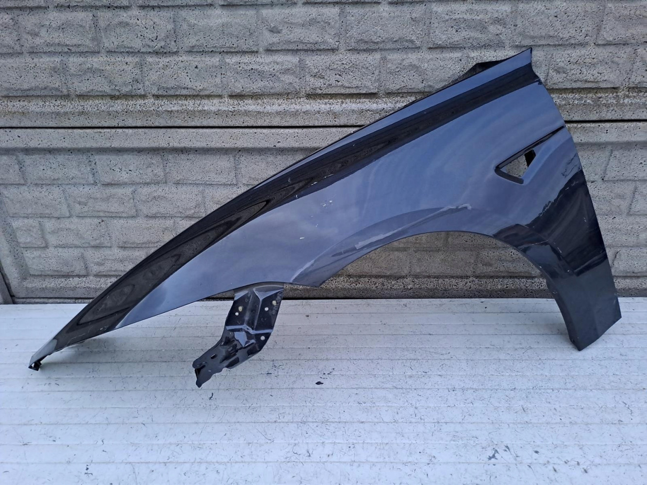 TESLA 3 III 2024- BŁOTNIK PRZEDNI LEWY - (15800616336)
