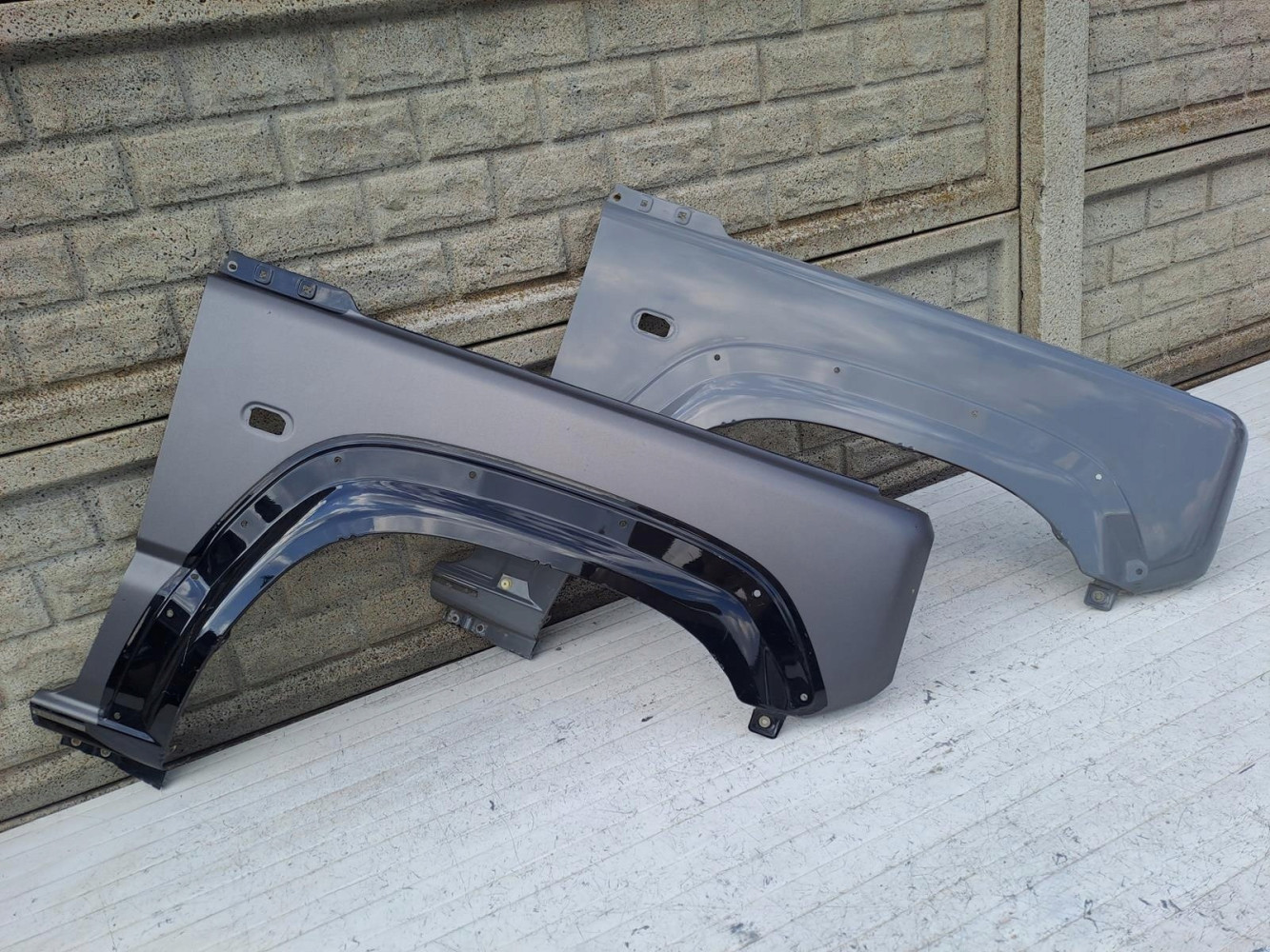 SUZUKI JIMNY 18 - 24 BŁOTNIK PRZEDNI PRAWY - (15830965059)
