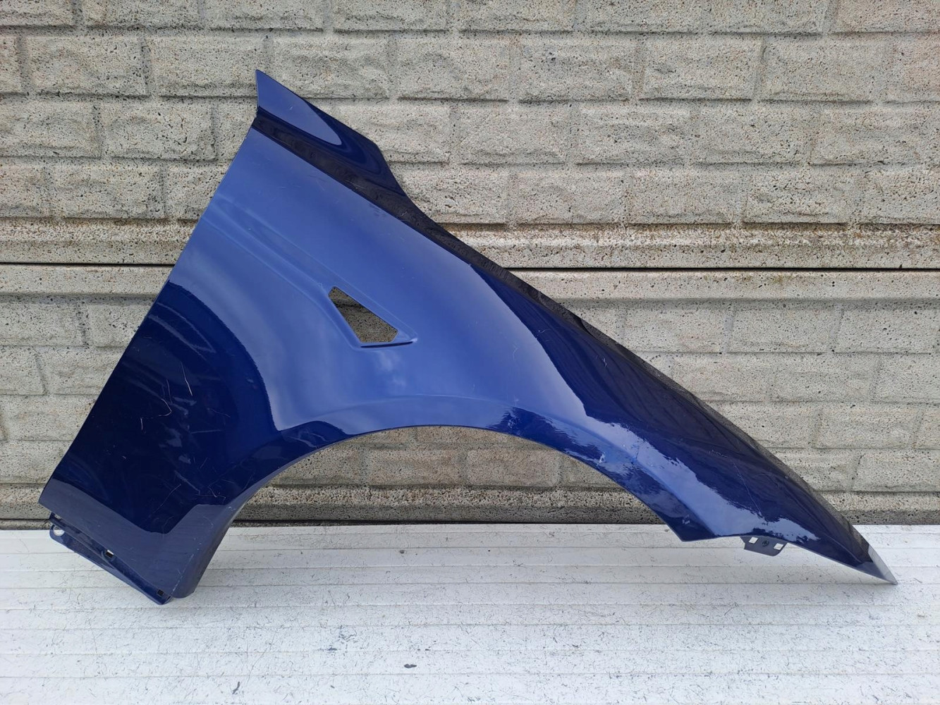 TESLA MODEL S PLAID BŁOTNIK PRAWY PRZEDNI - (15867713875)