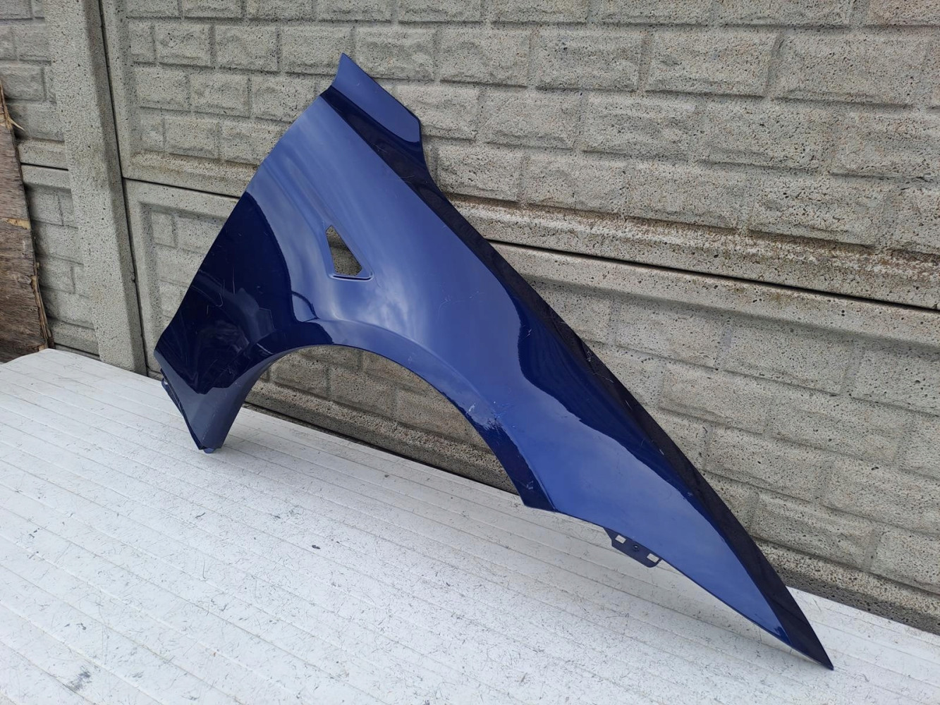 TESLA MODEL S PLAID BŁOTNIK PRAWY PRZEDNI - (15867713875)