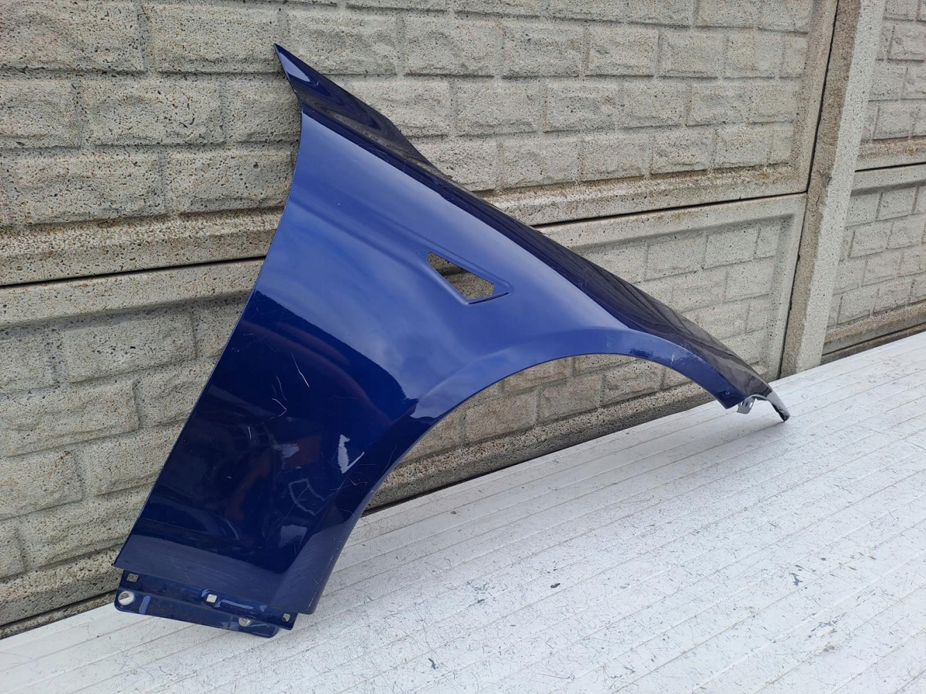 TESLA MODEL S PLAID BŁOTNIK PRAWY PRZEDNI - (15867713875)