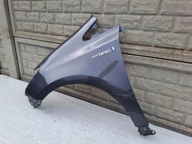 TOYOTA PRIUS PLUS BŁOTNIK PRZEDNI LEWY - (15868186170)