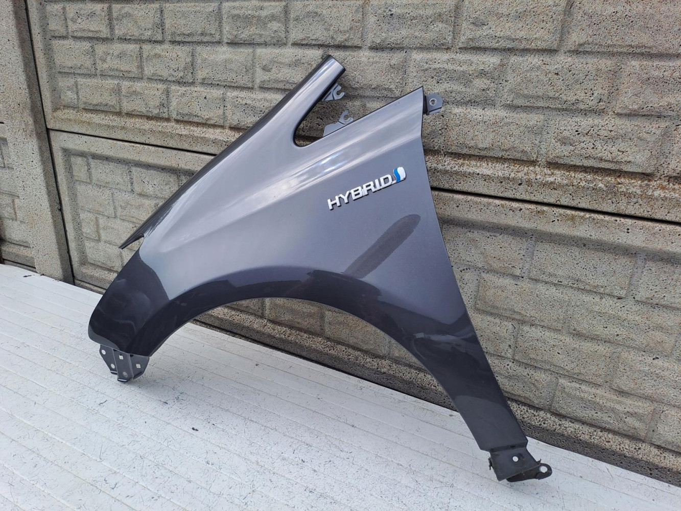 TOYOTA PRIUS PLUS BŁOTNIK PRZEDNI LEWY - (15868186170)