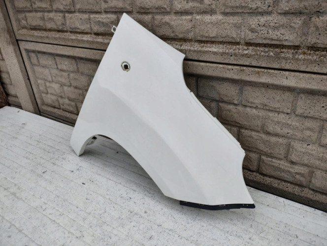 FIAT 500L BŁOTNIK PRZEDNI PRAWY - (15903833826)